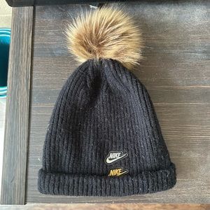 Nike Women’s Sportswear Fancy Pom Knit Beanie